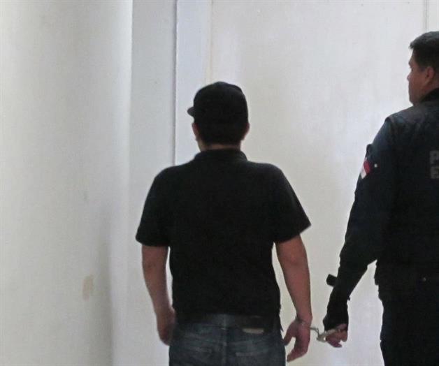 Molesta a clientes de una taquería al calor del licor