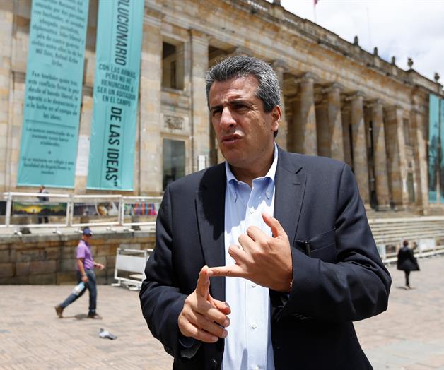 Imputan a dos exministros de Petro Imputan a dos exministros de Petro