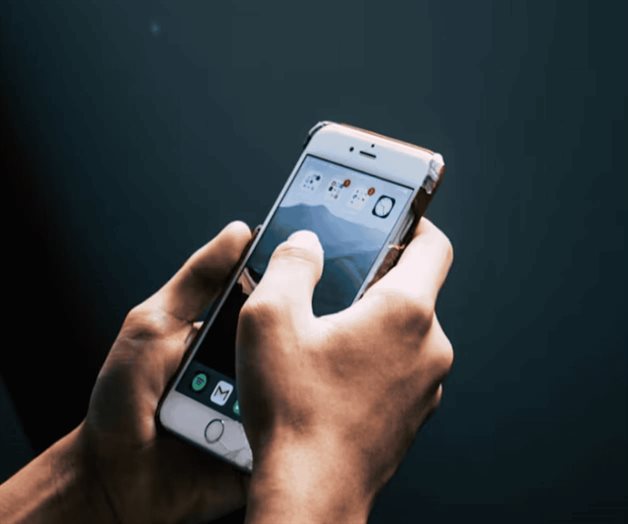 Cómo eliminar el polvo de los altavoces de tu celular sin dañarlos Cómo eliminar el polvo de los altavoces de tu celular sin dañarlos