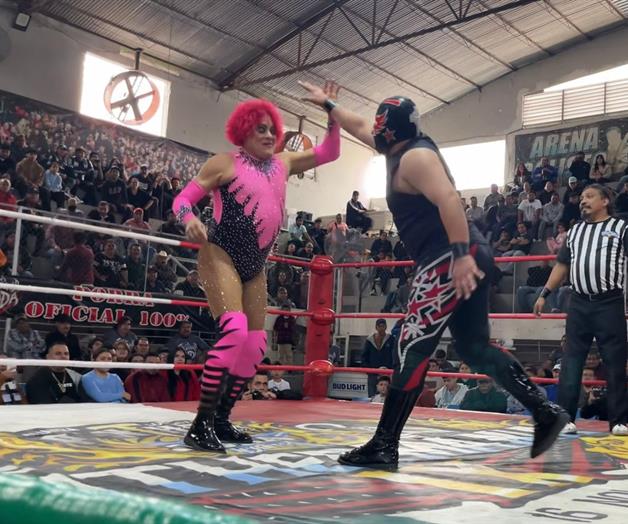 Reparte besos la Pimpinela Escarlata Reparte besos la Pimpinela Escarlata