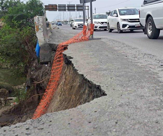 Alerta por gran socavón Alerta por gran socavón