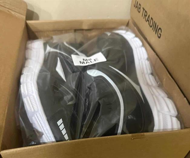 Gestionan calzado para abrigar familias