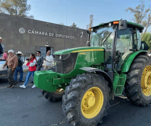 Agricultores mexicanos endurecen protesta y bloquean el Congreso en rechazo a legislación de agua Agricultores mexicanos endurecen protesta y bloquean el Congreso en rechazo a legislación de agua