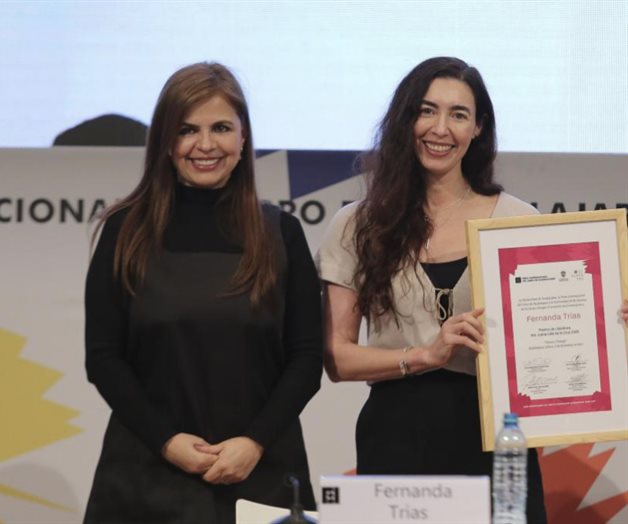 Recibe Fernanda Trías Premio de Literatura Sor Juana Inés de la Cruz Recibe Fernanda Trías Premio de Literatura Sor Juana Inés de la Cruz