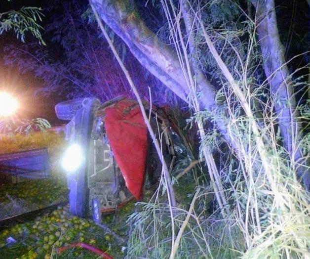 Comerciantes quedan heridos tras aparatosa volcadura en la Victoria-Matamoros Comerciantes quedan heridos tras aparatosa volcadura en la Victoria-Matamoros