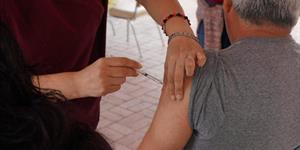 Exhortan a la población vacunarse contra gripe