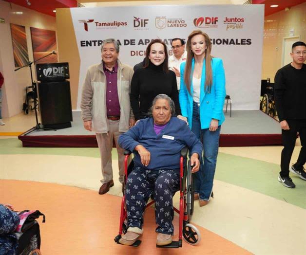 Entregan sillas de ruedas en Nuevo Laredo