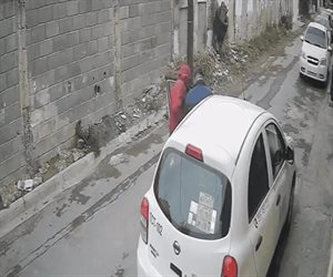 Atracan a joven afuera de su casa Atracan a joven afuera de su casa