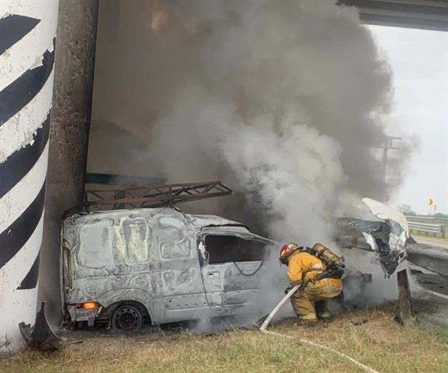 Conductor sobrevive a choque e incendio en la Matamoros-Reynosa