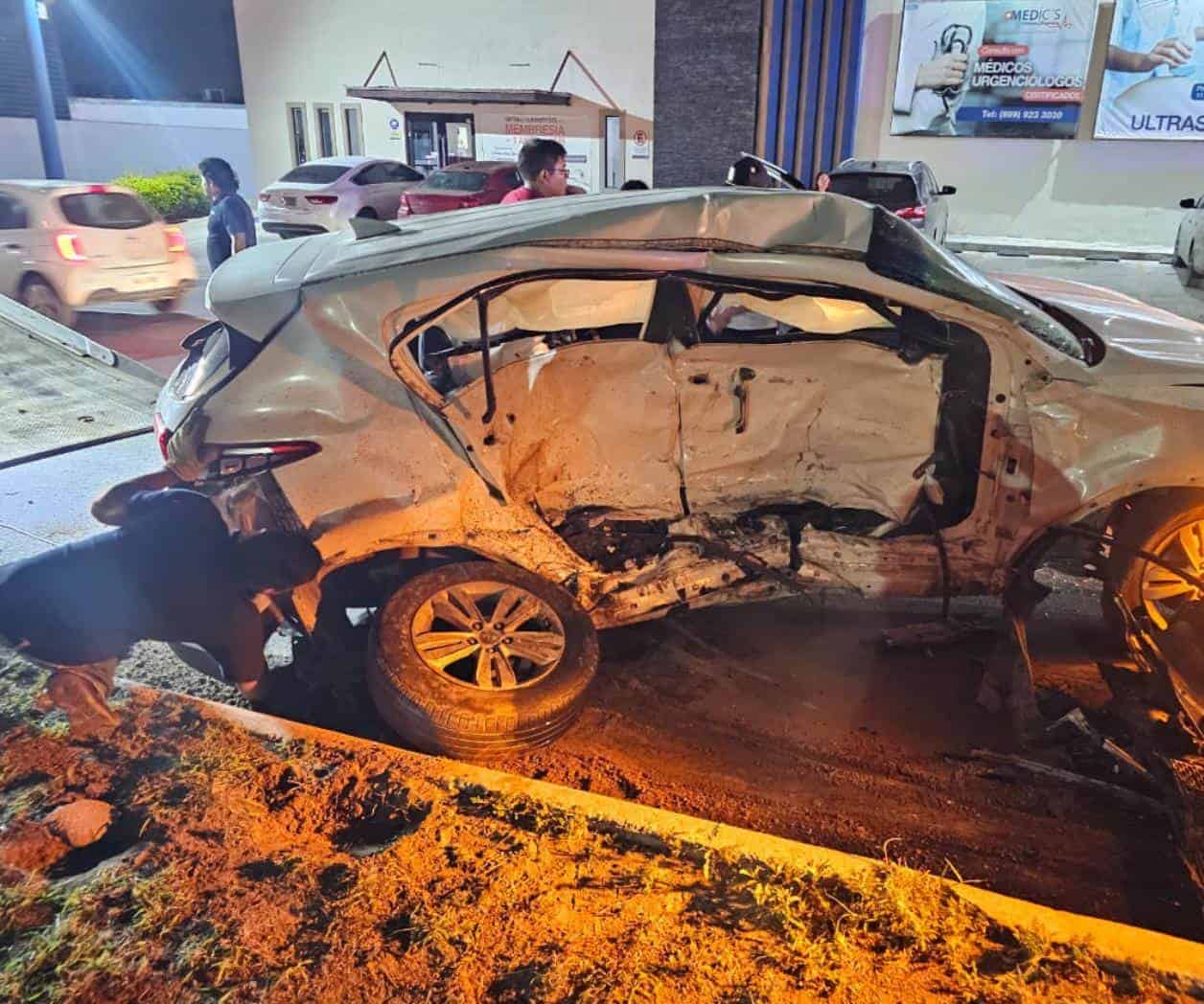 Colisión vehicular deja dos lesionados