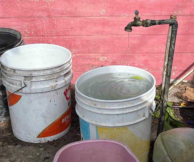 La crisis de agua afecta a cientos  de familias