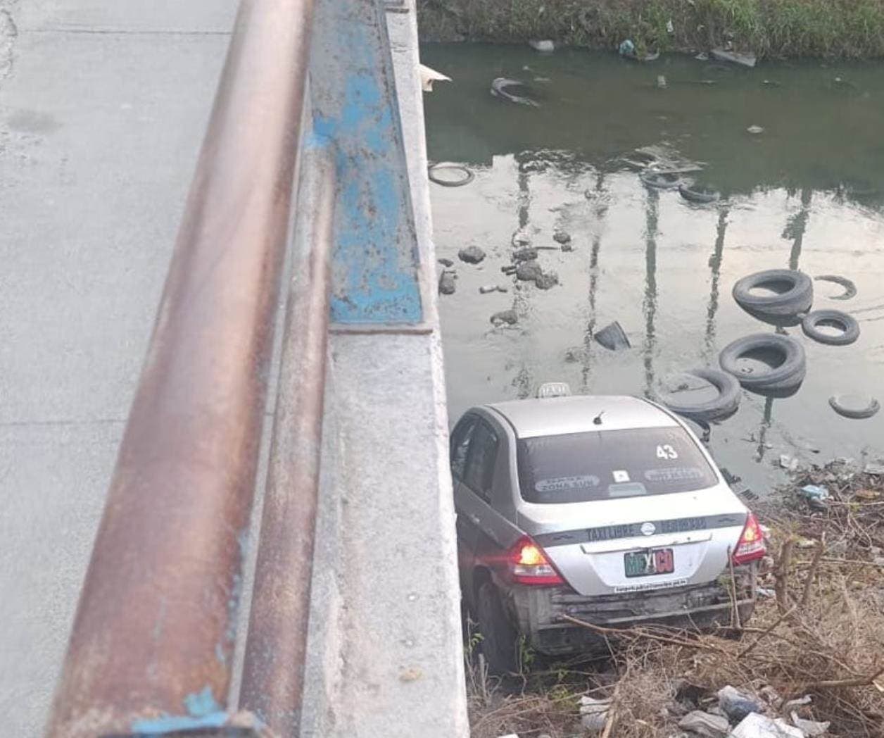 Cae taxista al canal Rodhe