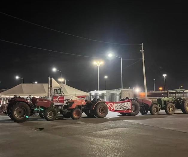 Bloquean agricultores cruces internacionales