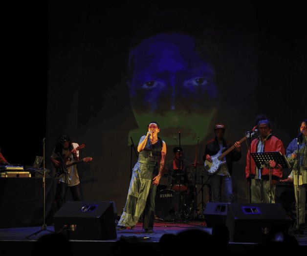 Compositora mexicana convierte sus conciertos en un viaje de renovación a través del fuego