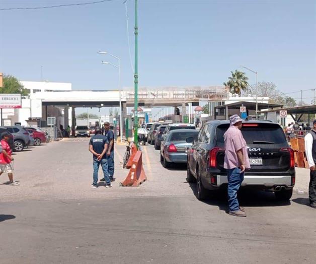 Piden abrir casetas en cruce fronterizo Piden abrir casetas en cruce fronterizo