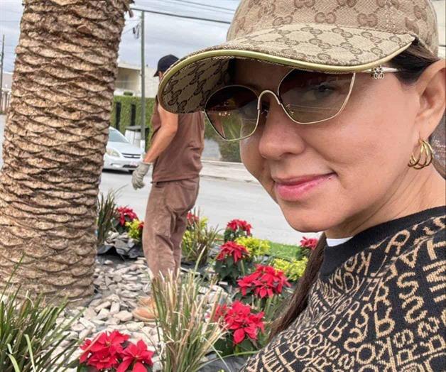 Embellece funcionaria la rotonda de su calle Embellece funcionaria la rotonda de su calle