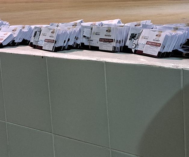 Comienza entrega de tarjetas de la beca Benito Juárez Comienza entrega de tarjetas de la beca Benito Juárez