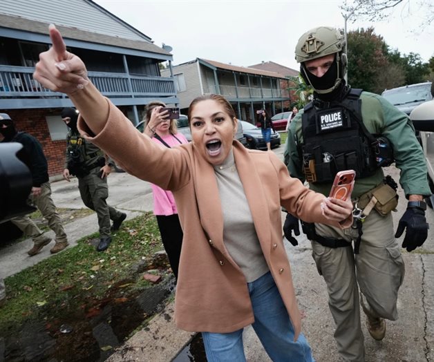 Registros vistos por AP revelan vigilancia en línea y arrestos en redada migratoria en Nueva Orleans Registros vistos por AP revelan vigilancia en línea y arrestos en redada migratoria en Nueva Orleans