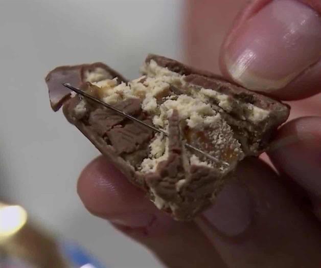 Encuentran un alfiler dentro de chocolate regalado a un menor Encuentran un alfiler dentro de chocolate regalado a un menor