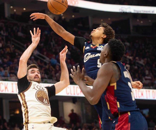 Warriors vencen a los Cavaliers Warriors vencen a los Cavaliers