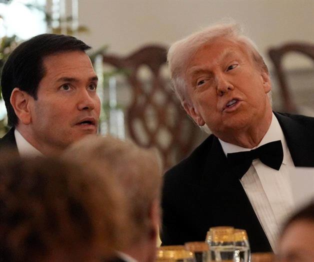 Trump entrega medallas a homenajeados del Kennedy Center en ceremonia en la Oficina Oval Trump entrega medallas a homenajeados del Kennedy Center en ceremonia en la Oficina Oval