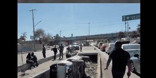 Fuga de agua sin atender en la Ribereña Fuga de agua sin atender en la Ribereña