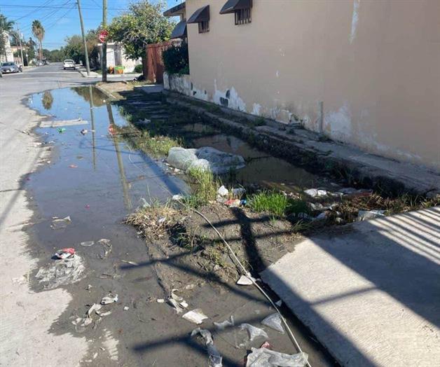 Fuga de agua potable sigue desatendida por Comapa Fuga de agua potable sigue desatendida por Comapa