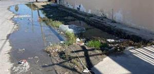 Fuga de agua potable sigue desatendida por Comapa