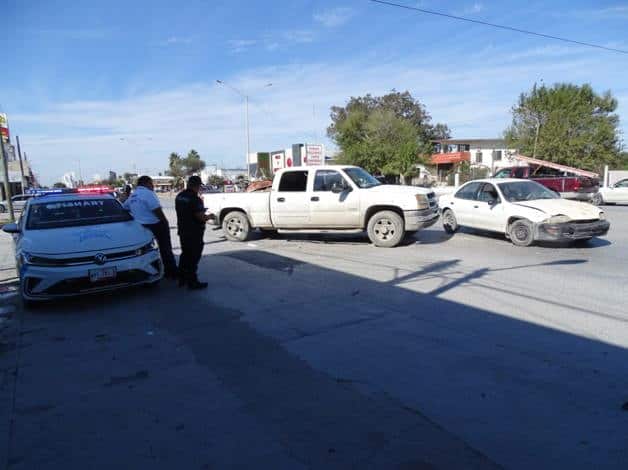 Registran dos accidentes en transitados cruces de Río Bravo