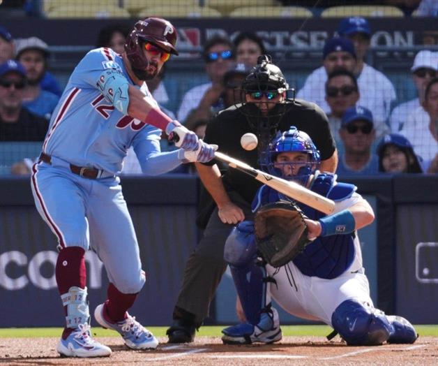 Kyle Schwarber se queda con los Filis Kyle Schwarber se queda con los Filis