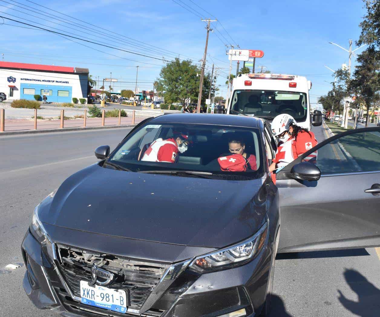 Se le sube el azúcar,  se desmaya y choca