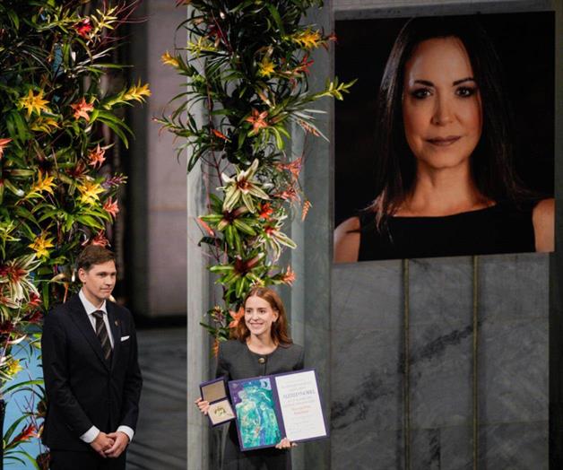 Hija de María Corina Machado acepta el Nobel de la Paz en su nombre Hija de María Corina Machado acepta el Nobel de la Paz en su nombre