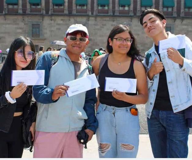 Otorgará la SEP una beca a universitarios de Michoacán