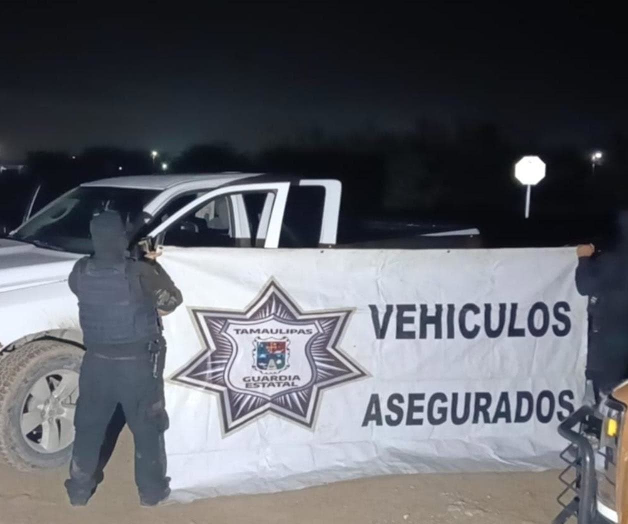 Estatales decomisan camioneta y AK-47