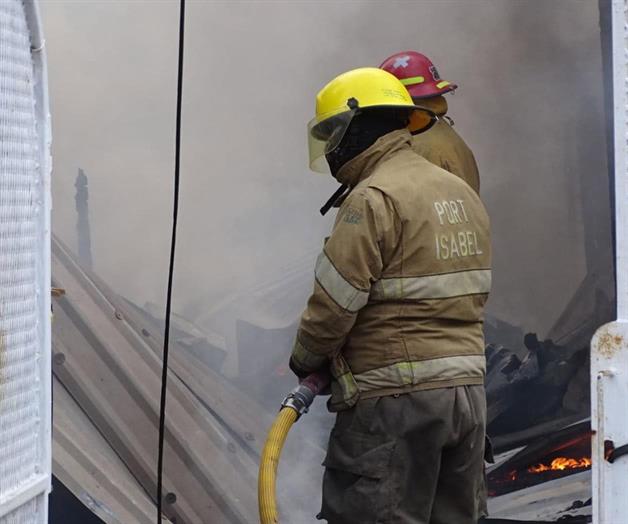 Fuego consume vivienda de 2 pisos en Río Bravo Fuego consume vivienda de 2 pisos en Río Bravo