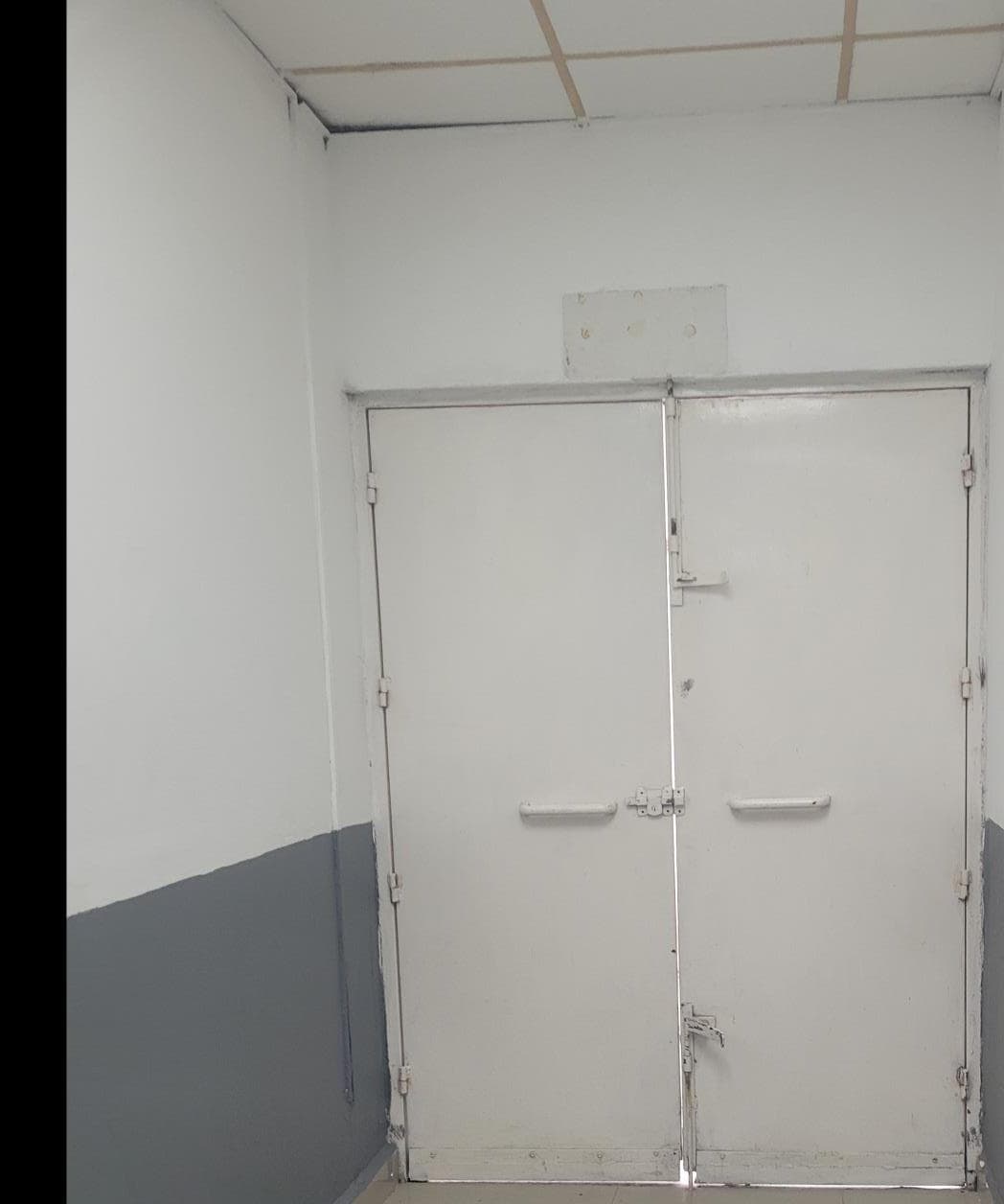 Sigue cerrada una salida de emergencia en instalaciones de SP