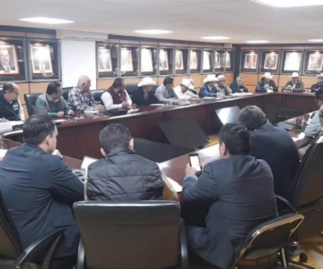 Transportistas amagan con cerrar carreteras, casetas y puentes Transportistas amagan con cerrar carreteras, casetas y puentes