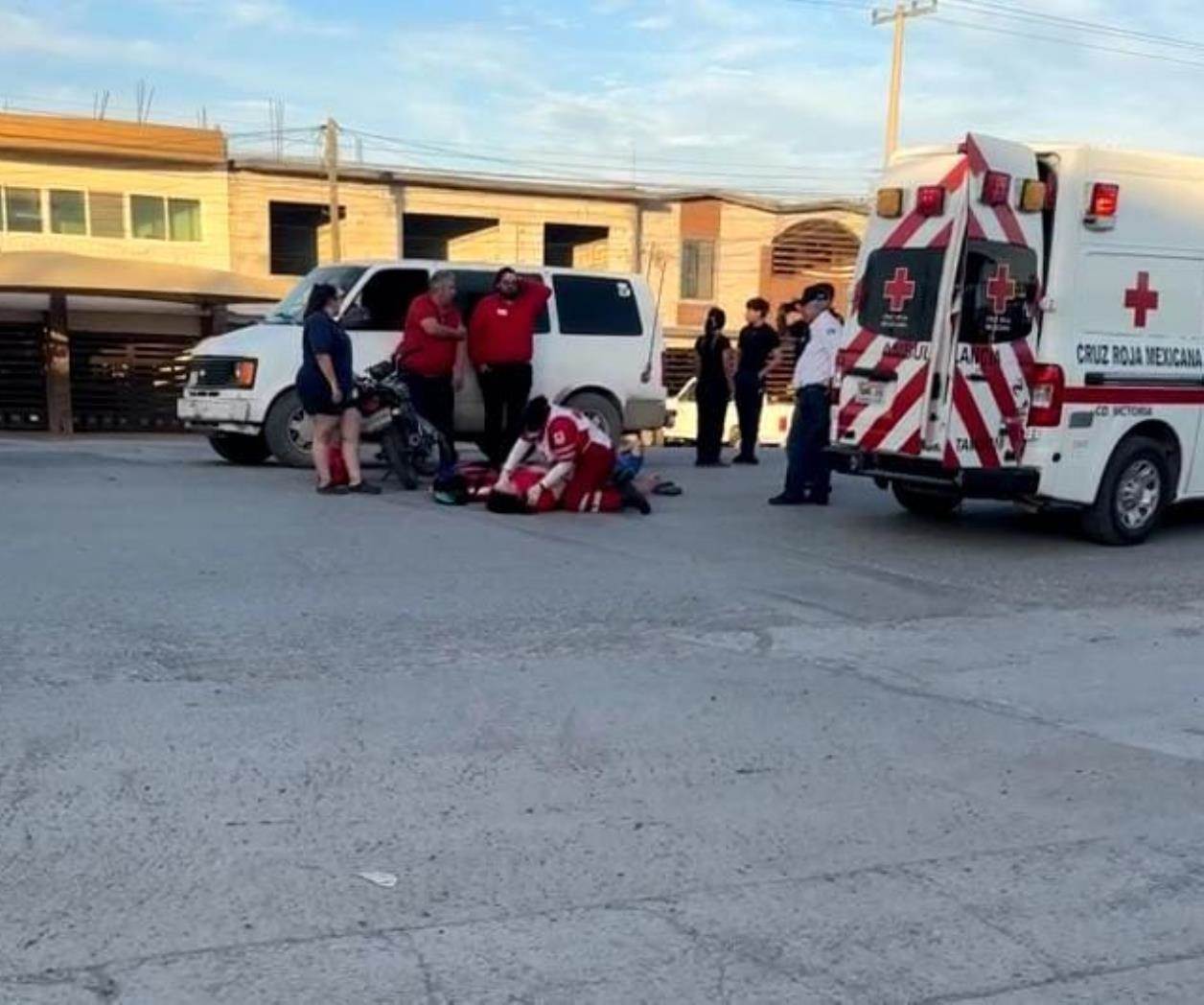Choque entre camioneta y moto deja una mujer lesionada en Río Bravo