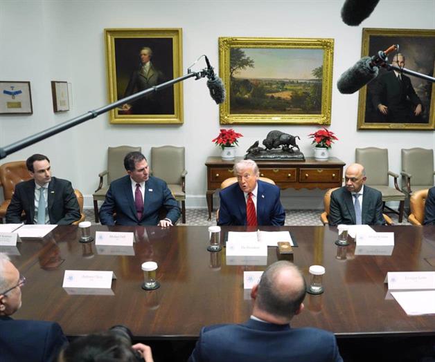 Tarjeta dorada de Trump ofrece estatus legal a extranjeros a partir de 1 millón de dólares Tarjeta dorada de Trump ofrece estatus legal a extranjeros a partir de 1 millón de dólares