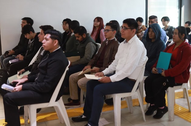 Corning recluta talento estudiantil de la UTTN