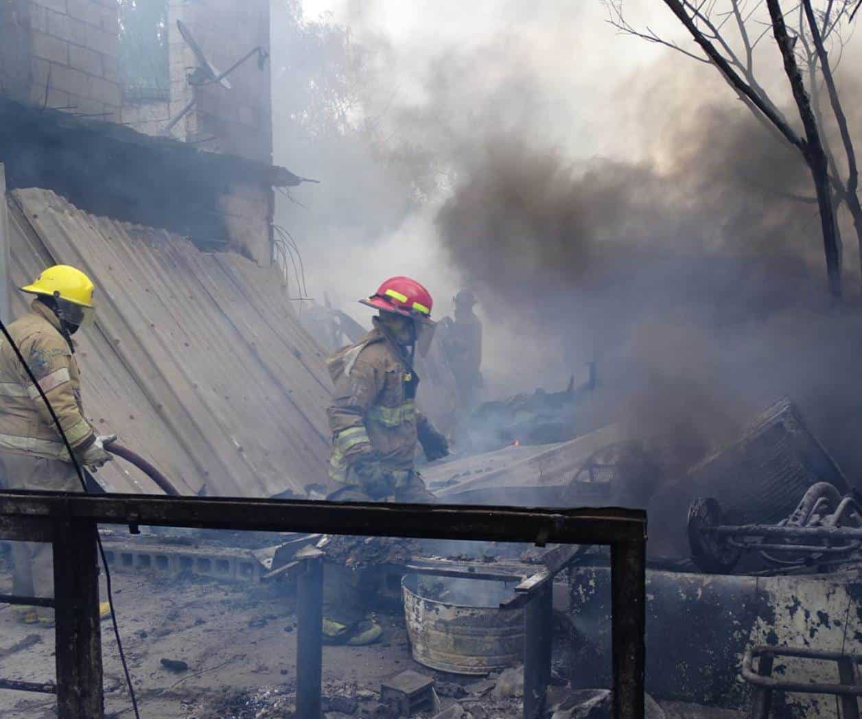 Fuego acaba con vivienda