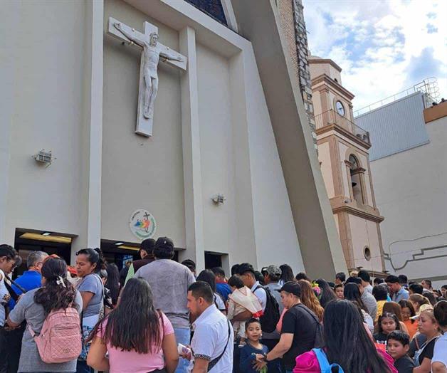 Feligreses rinden homenaje a la Virgen de Guadalupe en Reynosa Feligreses rinden homenaje a la Virgen de Guadalupe en Reynosa