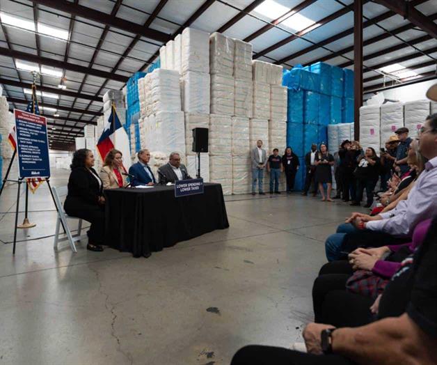 Propone gobernador eliminar impuestos a propiedad escolar Propone gobernador eliminar impuestos a propiedad escolar