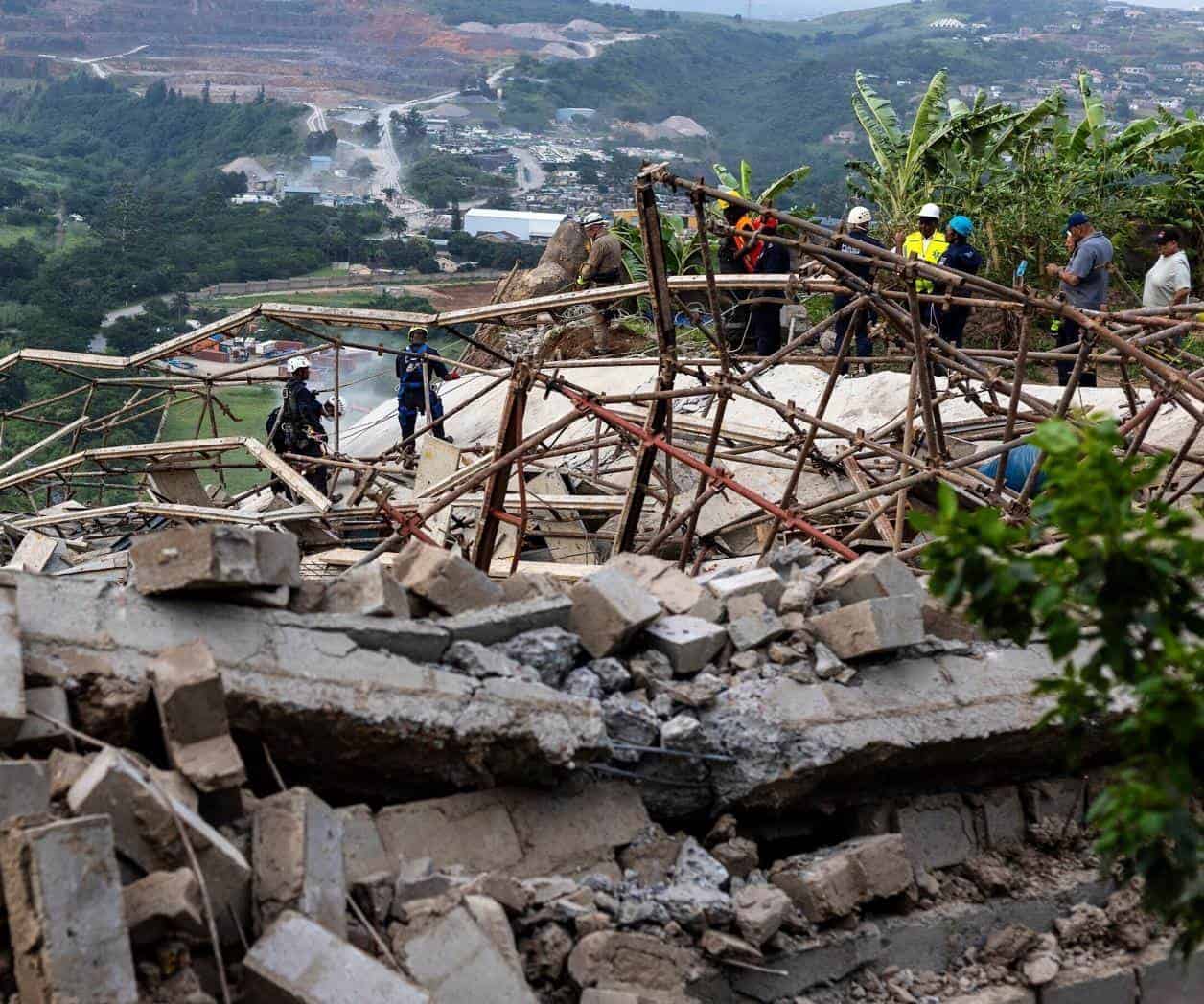 Derrumbe de edificio en construcción sobre templo en Sudáfrica deja un muerto