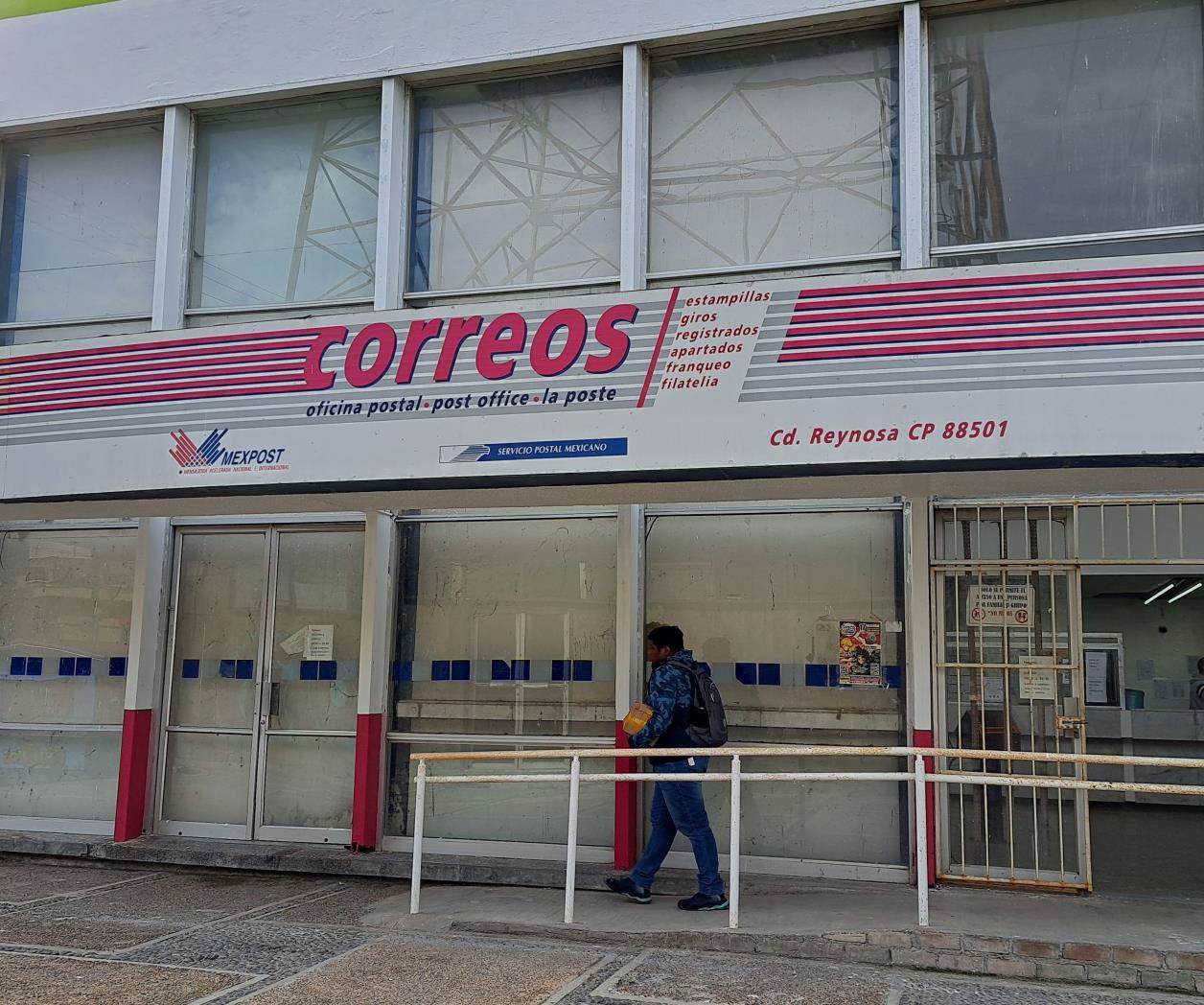 Trabajan bajo protesta trabajadores postales