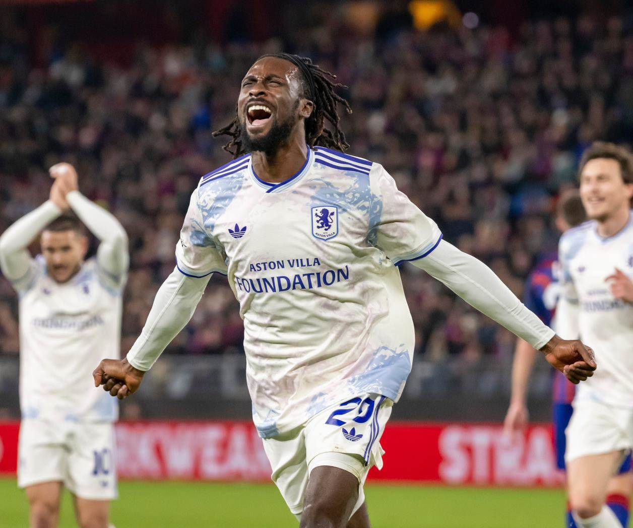 Aston Villa gana su 8vo partido consecutivo