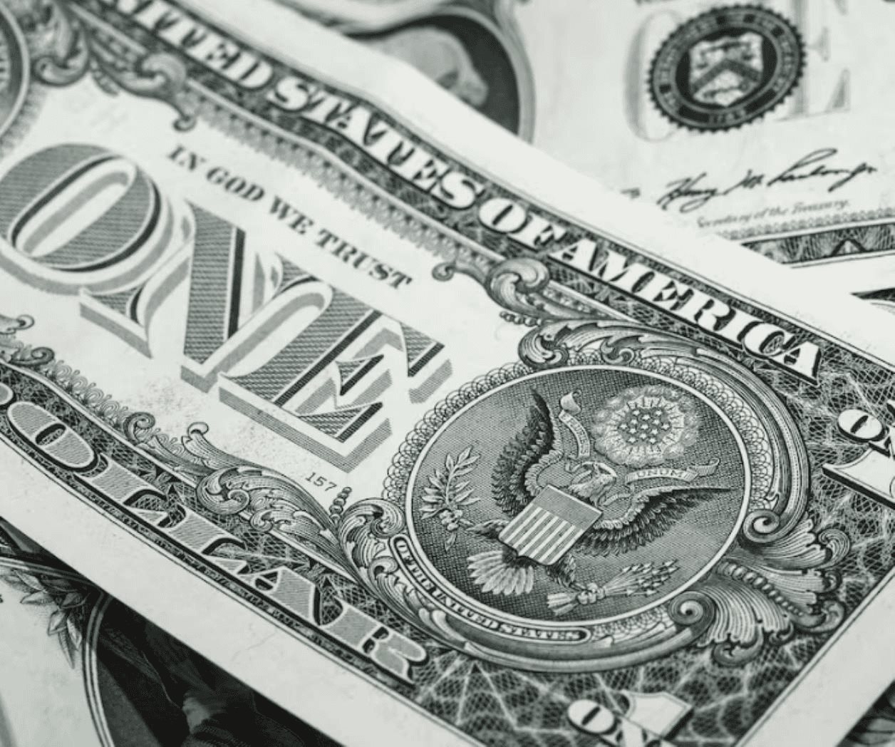 Dólar rompe el piso de 18 pesos