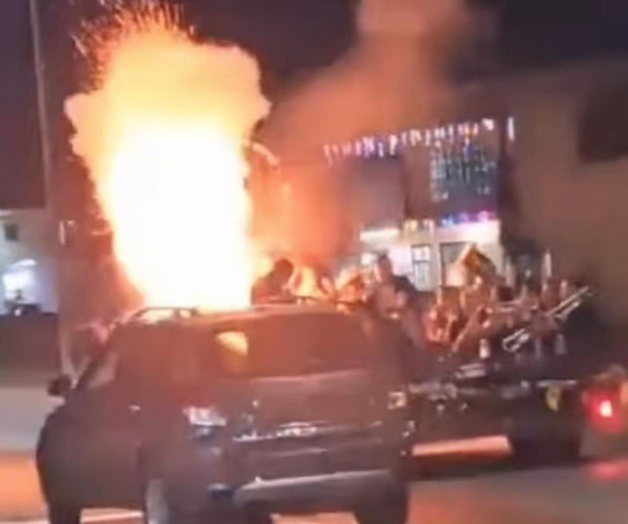 Explota pirotecnia en camioneta con músicos en Guanajuato