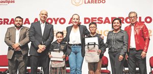 Entregan tabletas en Nuevo Laredo