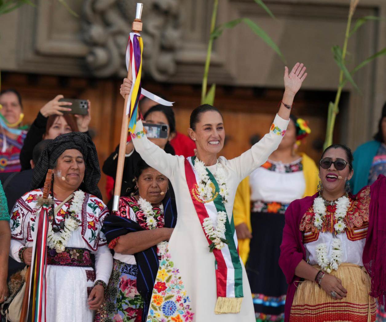 Las costureras de Sheinbaum: arte indígena en la Presidencia de México